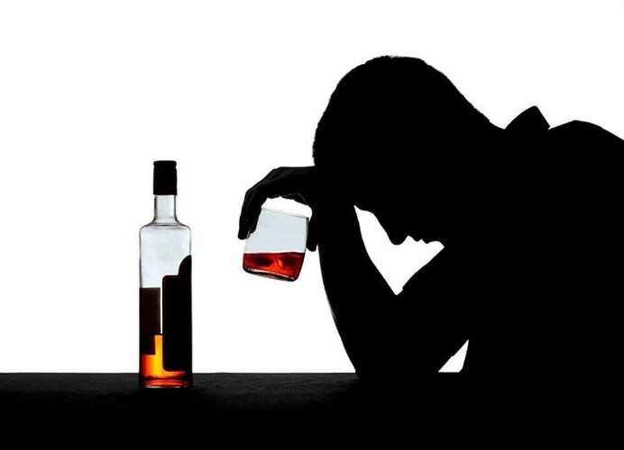 muž so závislosťou na alkohole, ako si pomôcť prestať piť