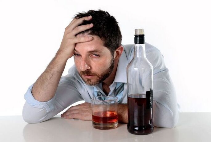 Človek trpiaci alkoholizmom a ako prestať piť